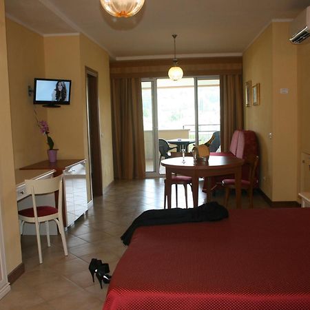 Residence Miralago Rooms&Apartments Manerba del Garda Exterior foto