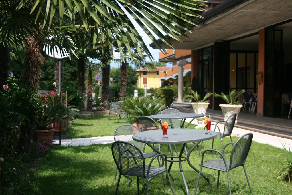 Residence Miralago Rooms&Apartments Manerba del Garda Exterior foto