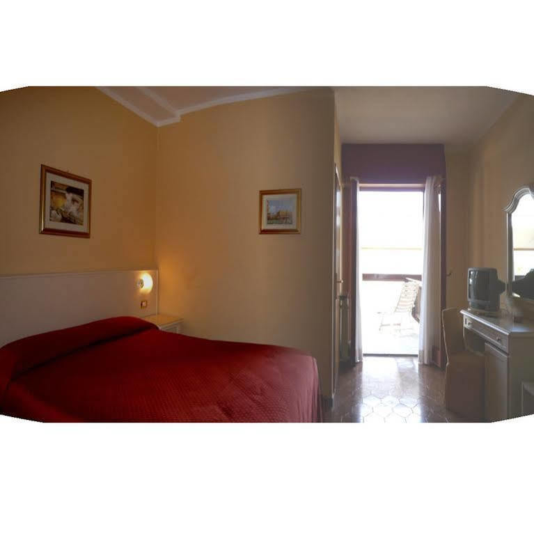 Residence Miralago Rooms&Apartments Manerba del Garda Exterior foto